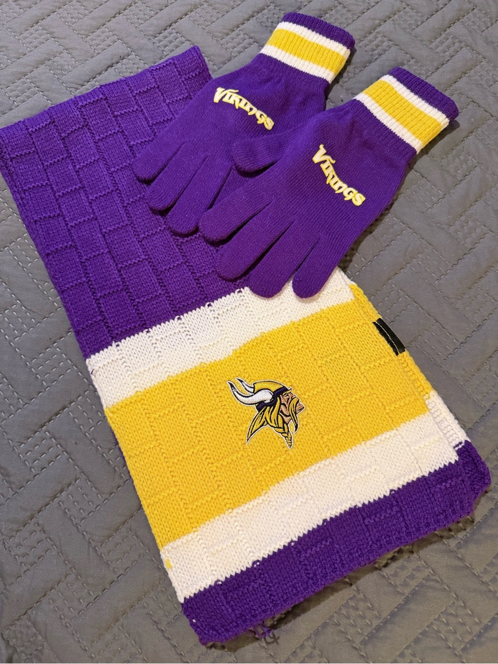 Little Earth Minnesota Vikings Scarf and Gloves Set